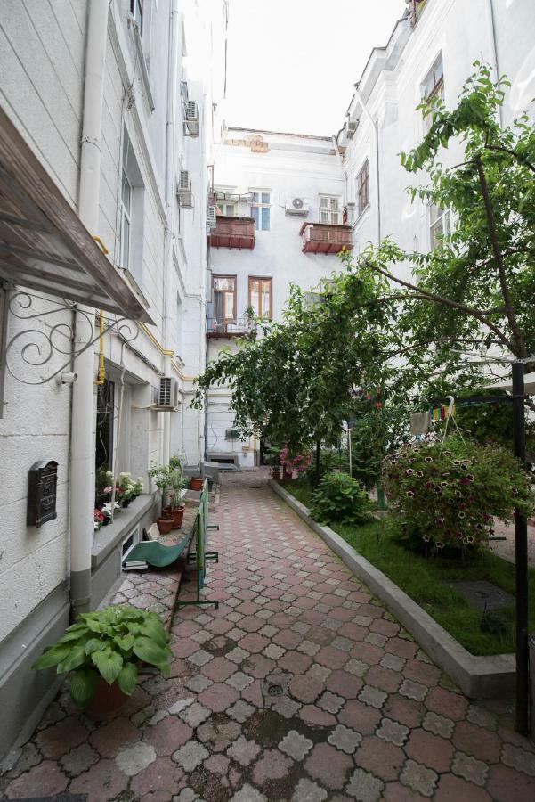 Queen Holiday Apartment Бухарест Экстерьер фото