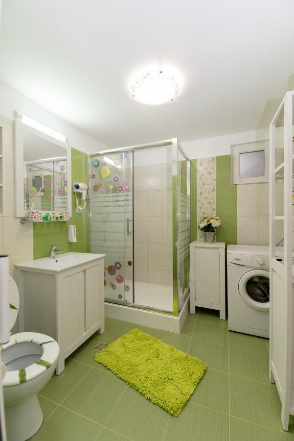 Queen Holiday Apartment Бухарест Экстерьер фото