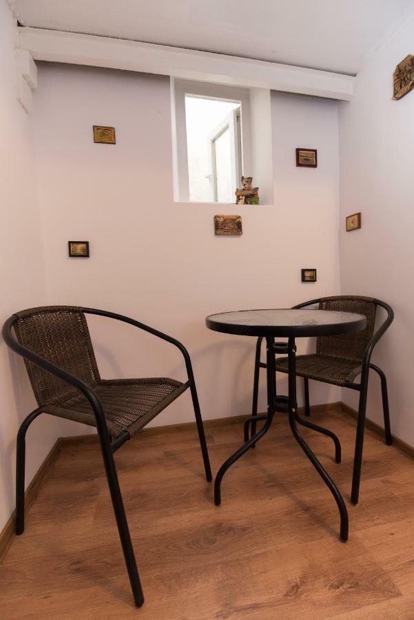 Queen Holiday Apartment Бухарест Экстерьер фото